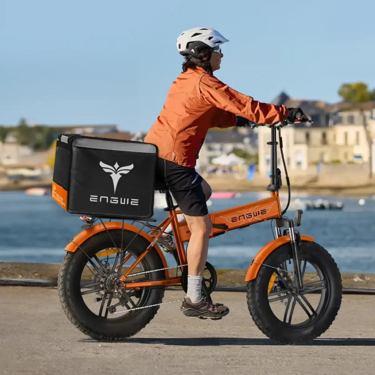 Dostavchik S Kufar Engwe Izpolzva Ep 2 Boots Kray Brega – Prilozhenie Za Dostavki.webp