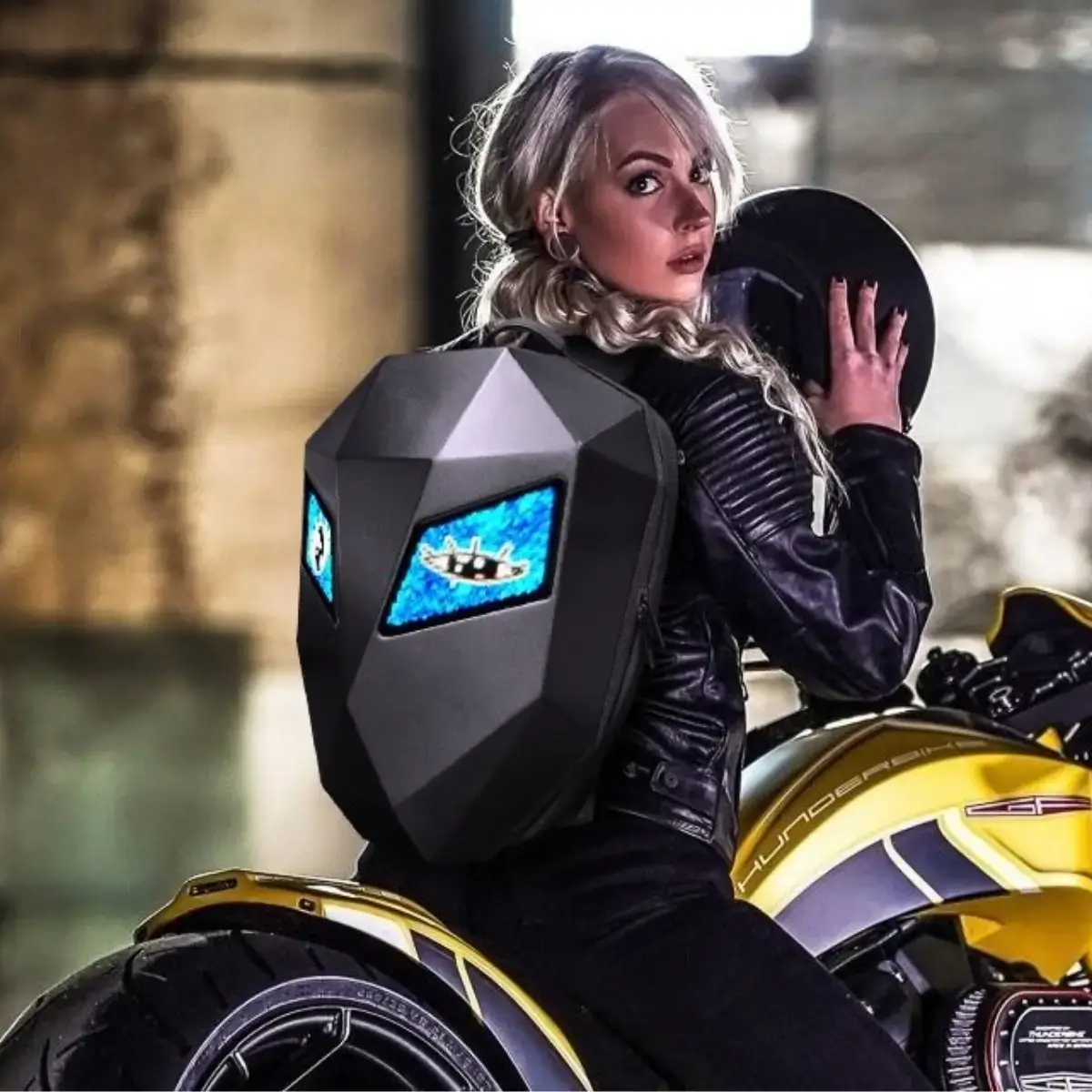 Zhena Motorist S Led Ranicza Loy Eyes Sas Sini Svetesthi Ochi.webp